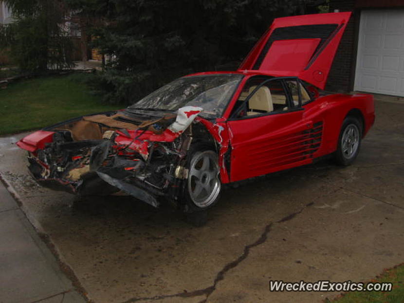 Ferrari Testarossa wrecked