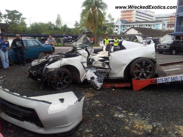 Nissan gtr crash and burn in malaysia 2011 #7