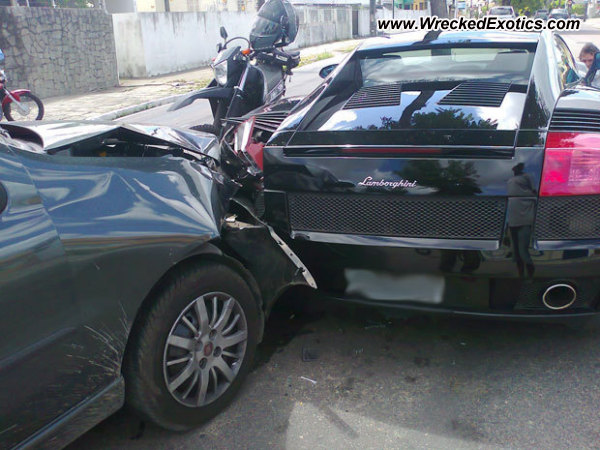 2010 Lamborghini Gallardo wrecked, Joao Pessoa, Brazil